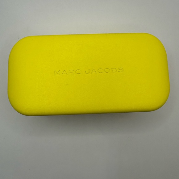 Marc Jacobs Sunglasses Black Frames with Gold Accents - Picture 4 of 4